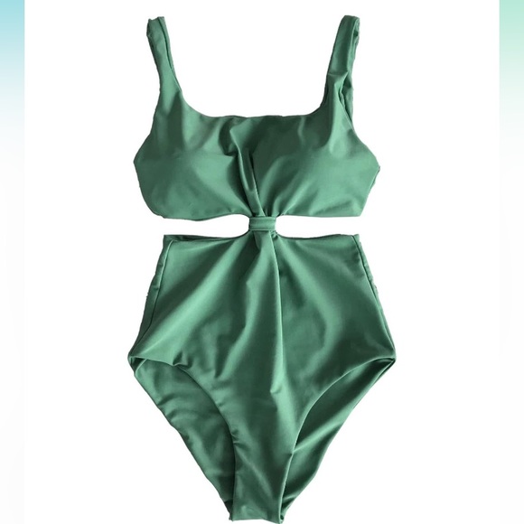 Medium cut out green swimsuit 🩱 - Picture 2 of 8